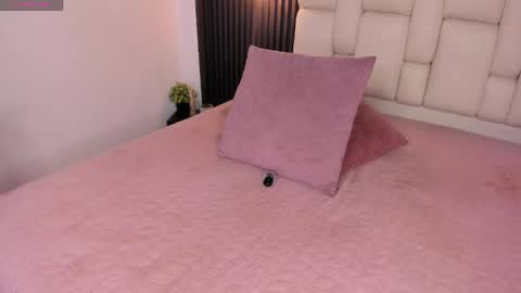Snapshot of kristakinnky chatting on 05.28.26 BETANIA online show from 05.28.26