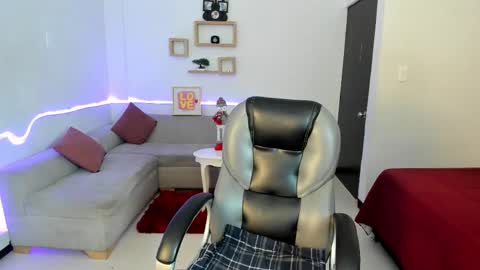 Snapshot of kristen_garner chatting on 12.02.25 Sophia online show from 12.02.25