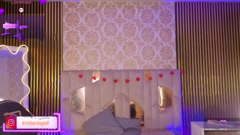 kristen_tay online show from 04.05.26