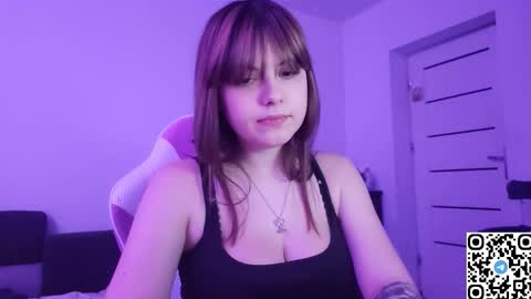 Snapshot of kristibloom chatting on 11.06.25 Christie online show from 11.06.25