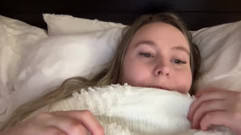 Snapshot of kristicutiez chatting on 12.13.24 Kristi 3 online show from 12.13.24