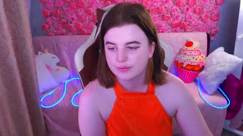Snapshot of kristifoxy chatting on 05.17.26 kristifoxy online show from 05.17.26