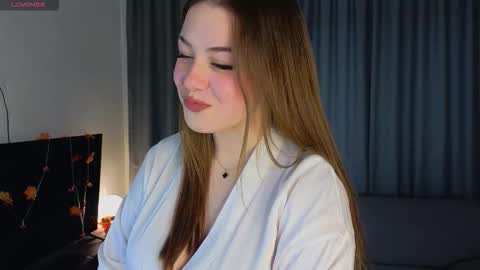 Snapshot of kristigroune chatting on 11.28.25 Zara online show from 11.28.25