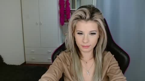 KristineAmore online show from 10.29.25