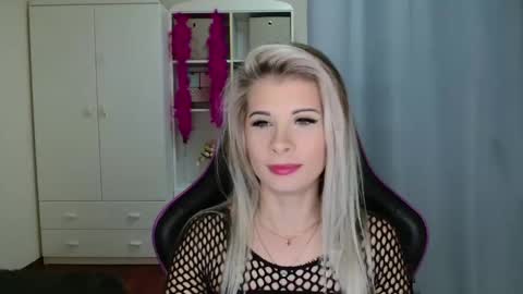 KristineAmore online show from 10.31.25