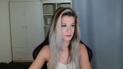 KristineAmore online show from 11.30.25