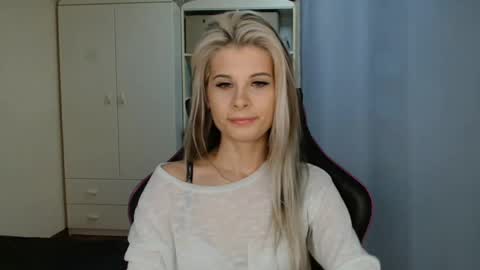 KristineAmore online show from 04.17.26