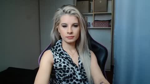 Snapshot of kristineamore chatting on 06.18.26 KristineAmore online show from 06.18.26