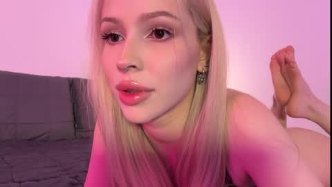 Snapshot of kristy_babe chatting on 10.16.25 Kristy and Alice online show from 10.16.25