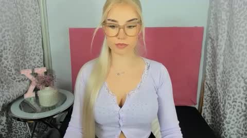 Snapshot of kristyflowers chatting on 01.17.26 KristyFlowers online show from 01.17.26