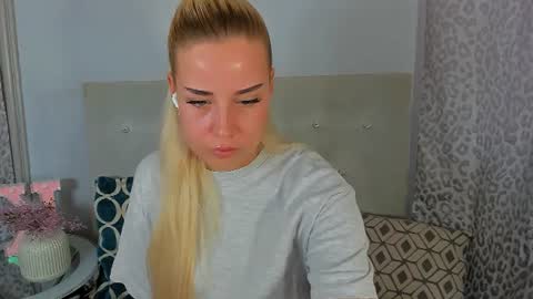 Snapshot of kristyflowers chatting on 06.25.26 KristyFlowers online show from 06.25.26