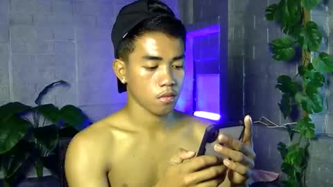 Snapshot of kritthanarkorn chatting on 12.15.25 kritthanarkorn online show from 12.15.25