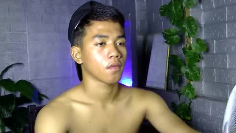 Snapshot of kritthanarkorn chatting on 12.15.25 kritthanarkorn online show from 12.15.25