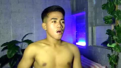 Snapshot of kritthanarkorn chatting on 12.18.25 kritthanarkorn online show from 12.18.25