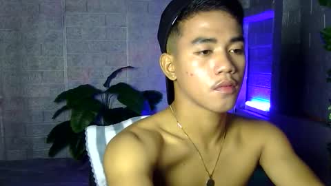 Snapshot of kritthanarkorn chatting on 12.20.25 kritthanarkorn online show from 12.20.25