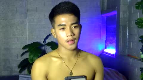 Snapshot of kritthanarkorn chatting on 12.21.25 kritthanarkorn online show from 12.21.25