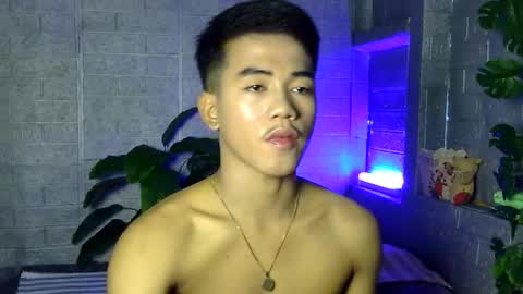 Snapshot of kritthanarkorn chatting on 12.22.25 kritthanarkorn online show from 12.22.25