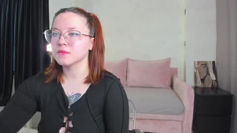 Snapshot of krysadapp chatting on 09.16.25 Krys online show from 09.16.25