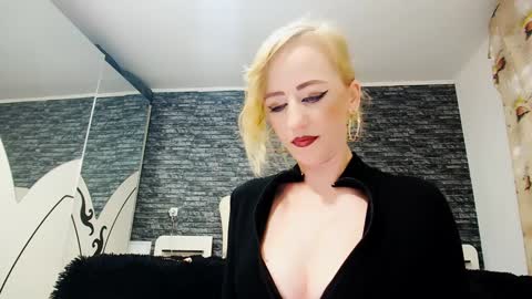 krystal desire online show from 12.27.24