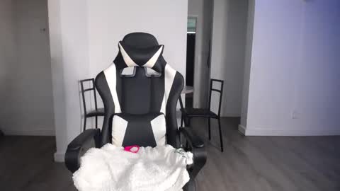 Snapshot of krystalblakexxx chatting on 09.10.25 Krystal Blake online show from 09.10.25