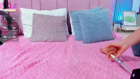 Snapshot of kuitty_sara chatting on 11.23.25 SARA online show from 11.23.25