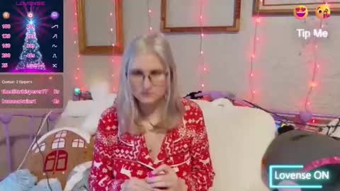 Snapshot of kunzitegoddess chatting on 11.29.25 Samantha online show from 11.29.25