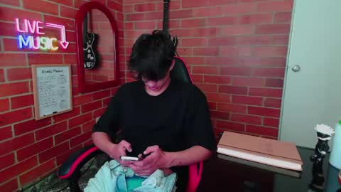 Snapshot of kurtt_ chatting on 05.17.26 JASON online show from 05.17.26