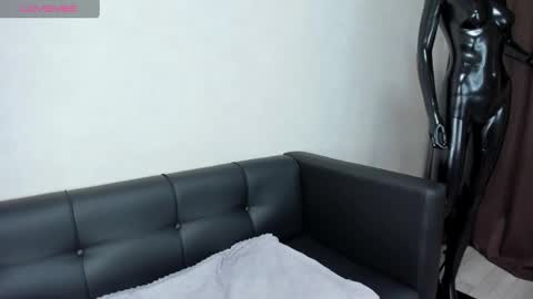 Snapshot of kvetachka chatting on 01.12.25 Kvetachka Thu-Sun 0900am-1500pmGTM2 online show from 01.12.25