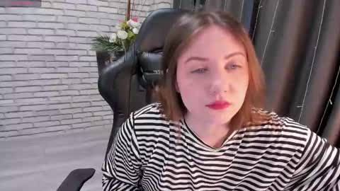 Snapshot of kvetachka chatting on 03.12.25 Kvetachka Thu-Sun 0900am-1500pmGTM2 online show from 03.12.25