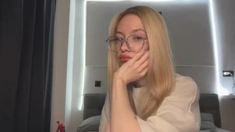 Bella and Alexandra online show from 01.12.26