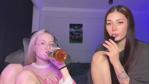 Snapshot of kvetapin chatting on 03.25.26 Bella and Alexandra online show from 03.25.26