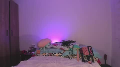 Snapshot of kxss_krawl chatting on 09.08.25 Aria Kess online show from 09.08.25