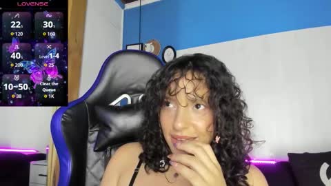 Snapshot of kyes_dreams3 chatting on 11.26.25 ---Keys--- online show from 11.26.25