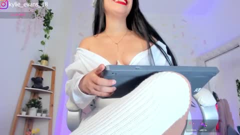 Kylie online show from 03.02.25