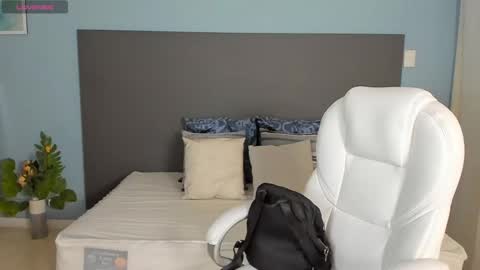 Kylie Reyes  online show from 01.14.25