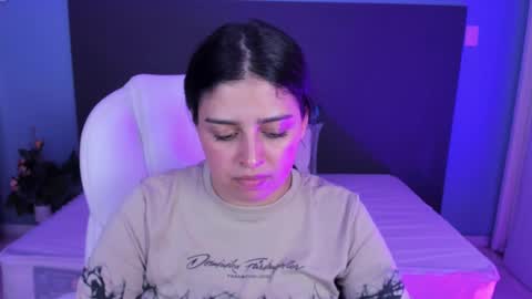 Kylie Reyes  online show from 01.21.25