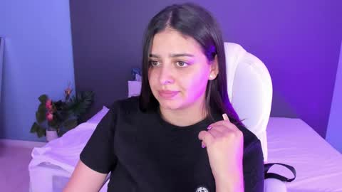 Kylie Reyes  online show from 01.23.25