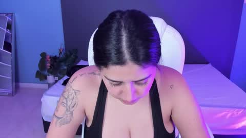 Kylie Reyes  online show from 01.30.25