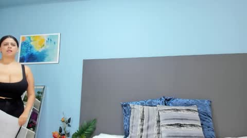 Kylie Reyes  online show from 10.24.25