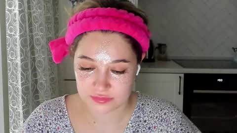 Snapshot of kylieblond chatting on 01.17.25 Din online show from 01.17.25