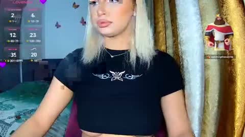 Snapshot of kylieoneadams chatting on 11.01.25 kylie online show from 11.01.25