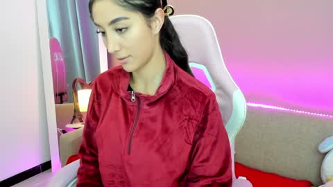 Kym Giraldo online show from 01.11.25