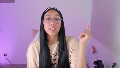 Snapshot of kyy_isa chatting on 02.04.26 IG online show from 02.04.26