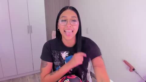 Snapshot of kyy_isa chatting on 02.17.26 IG online show from 02.17.26