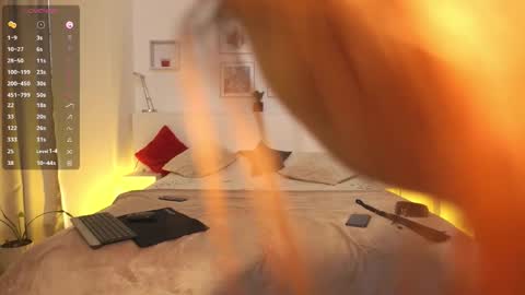 Snapshot of l1ttle_kiki chatting on 10.13.25 Viktoria White online show from 10.13.25