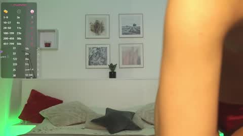 Snapshot of l1ttle_kiki chatting on 10.18.25 Viktoria White online show from 10.18.25