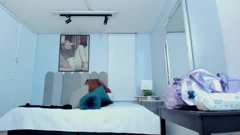 Snapshot of laady_brownn chatting on 01.17.25 Cris online show from 01.17.25