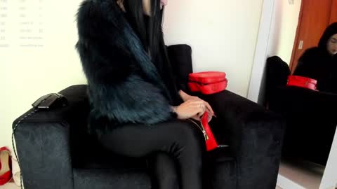 lace_victoria online show from 12.23.24