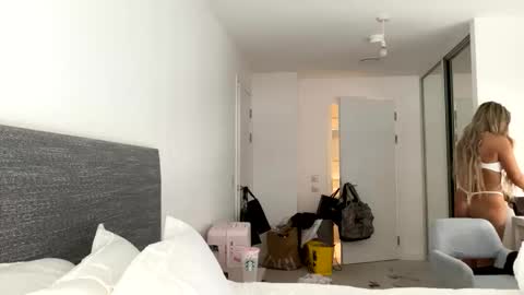 Snapshot of lacey_live chatting on 04.28.26 Lacey online show from 04.28.26