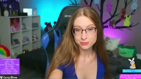 Lacey Bloom online show from 04.17.26